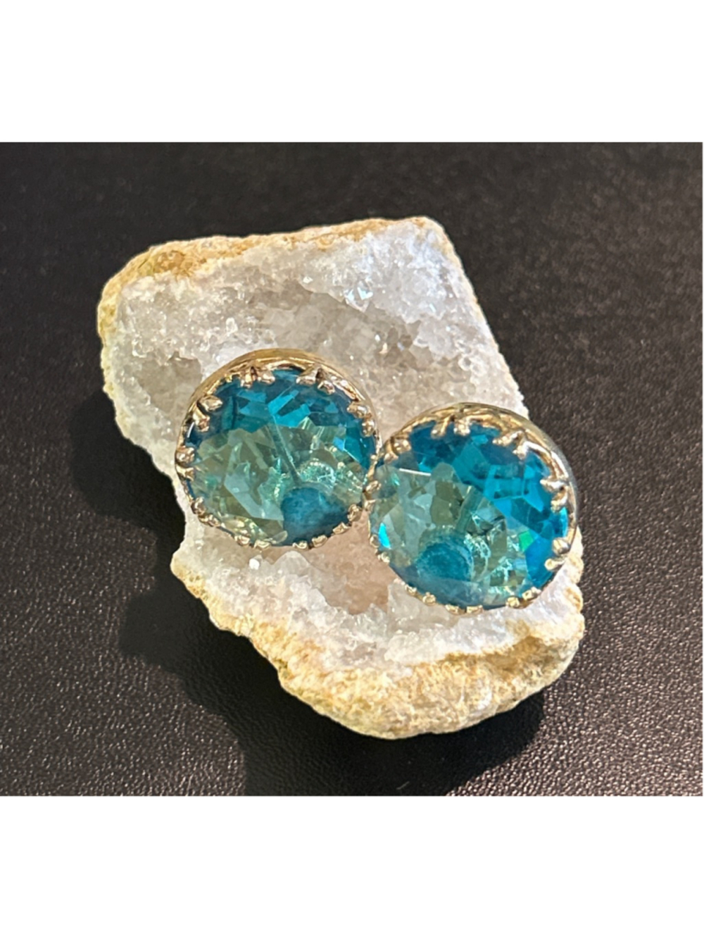 Women's Accessocraft signed 1950’s Blue Faceted glass Screw Back Earrings